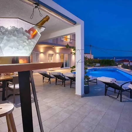 Luxury Life Apartment Podstrana