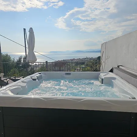 Luxury Life Apartment