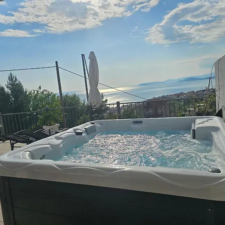 Luxury Life Apartment