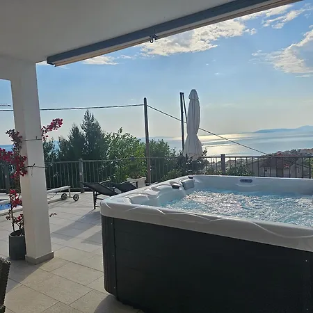 Luxury Life Podstrana