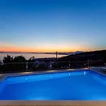 Luxury Life Podstrana