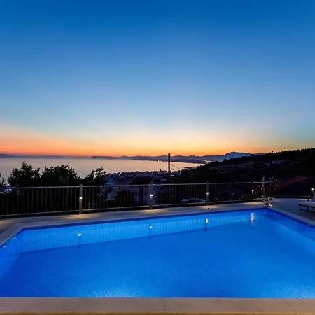 Luxury Life Podstrana